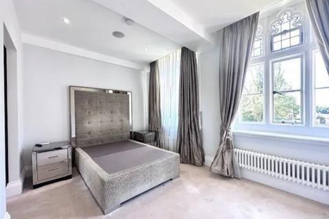 3 bedroom apartment to rent, Royal Connught Drive, Bushey