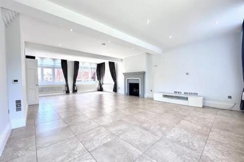 3 bedroom apartment to rent, Royal Connught Drive, Bushey