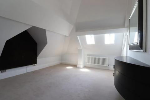 3 bedroom apartment to rent, Royal Connught Drive, Bushey