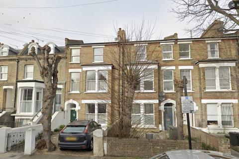 3 bedroom flat to rent, Sparsholt Road, London