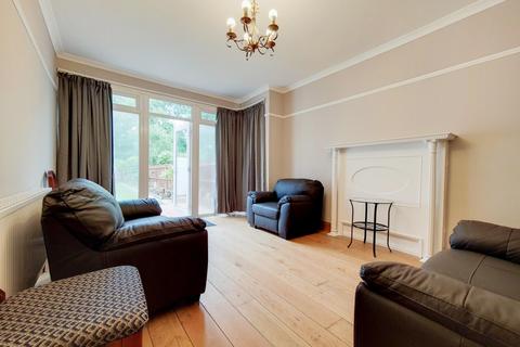 4 bedroom detached house to rent, Atkins Road, London SW12