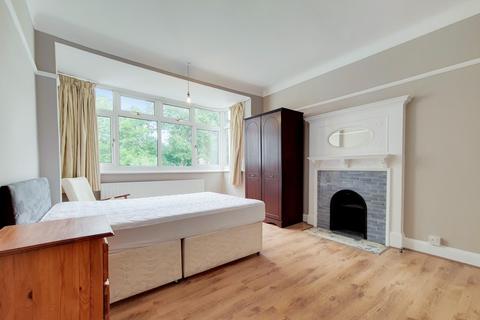 4 bedroom detached house to rent, Atkins Road, London SW12