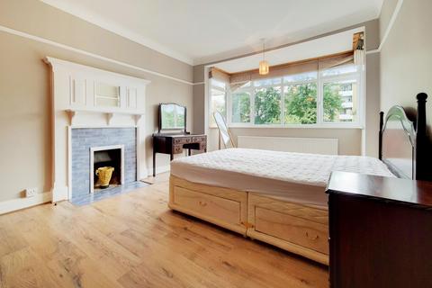 4 bedroom detached house to rent, Atkins Road, London SW12