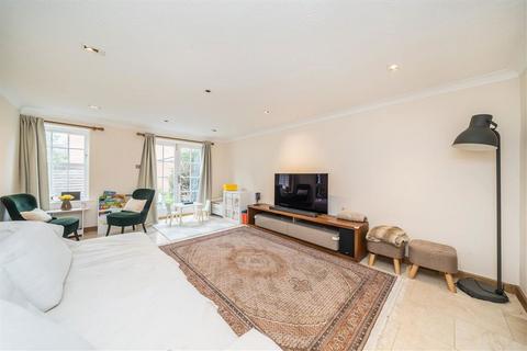 undefined, Temple Road, Kew TW9