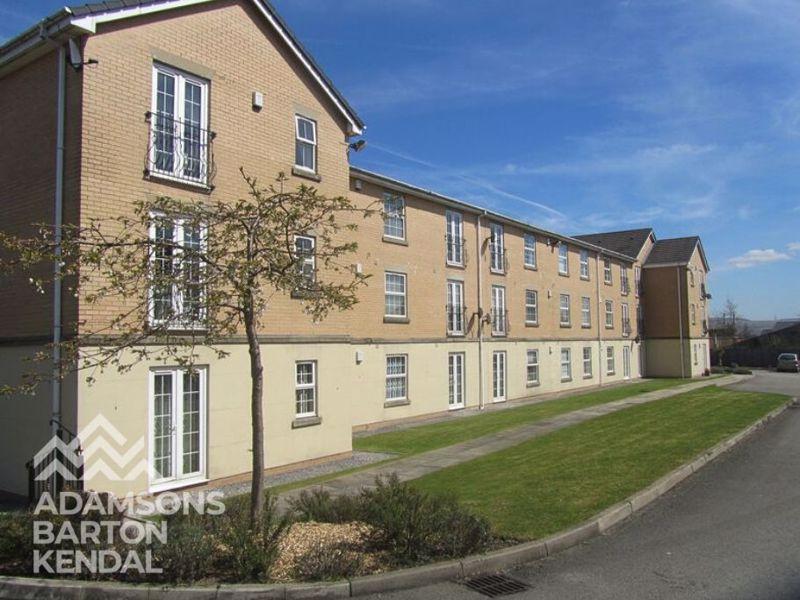 Dell Road, Rochdale 2 bed apartment - £795 pcm (£183 pw)