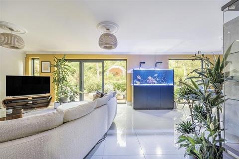 4 bedroom detached house for sale, Westbury Road, Bratton, Westbury