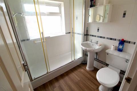 2 bedroom ground floor flat for sale, Cedar Close, Patchway