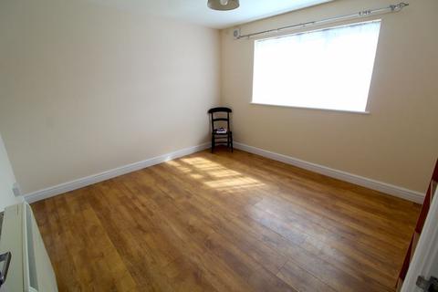 2 bedroom ground floor flat for sale, Cedar Close, Patchway