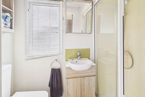2 bedroom property for sale, Knight Road, Rochester