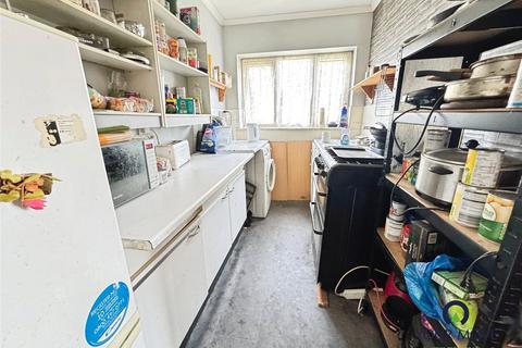 2 bedroom flat for sale, Kings Road, Kent CT11