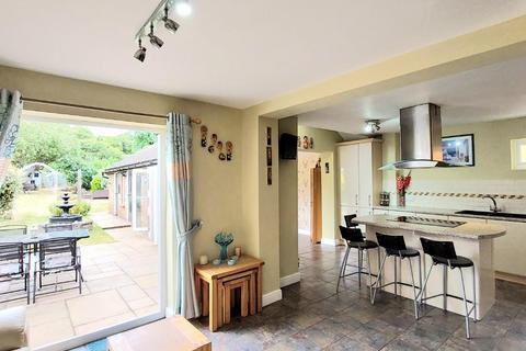 4 bedroom semi-detached house for sale, Northampton Road, Earls Barton, Northamptonshire NN6