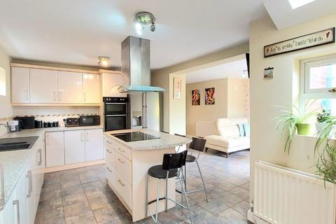 4 bedroom semi-detached house for sale, Northampton Road, Earls Barton, Northamptonshire NN6