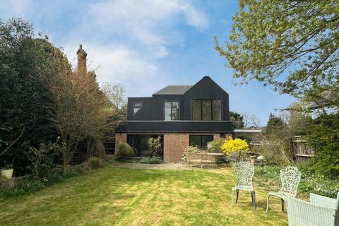 4 bedroom detached house for sale, Southborough Road, Bromley BR1