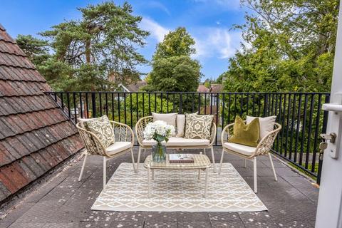 3 bedroom apartment for sale, Pinewood Road, Branksome Park, Poole, Dorset, BH13