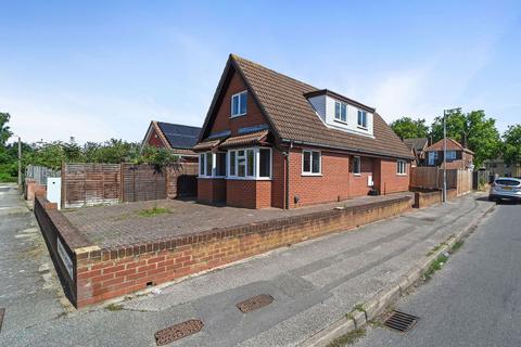 2 Benacre Road, Ipswich, IP3 9LE