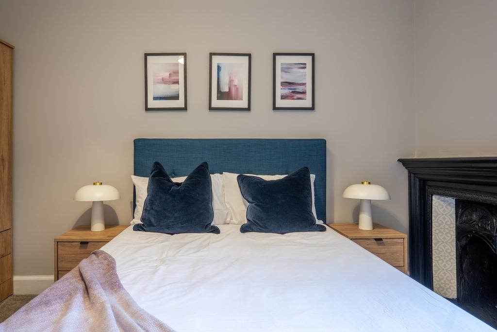A cozy double bedroom featuring a comfortable b...