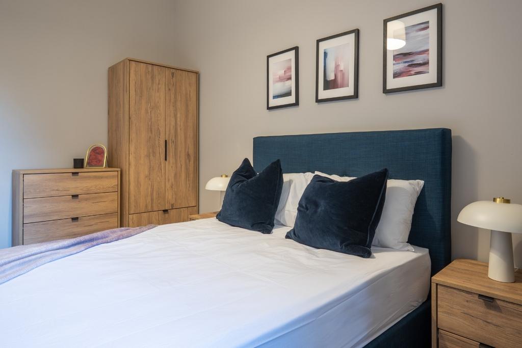 A cozy double bedroom featuring a comfortable b...