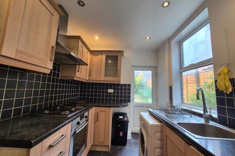 2 bedroom terraced house to rent, Merrivale Road, Smethwick