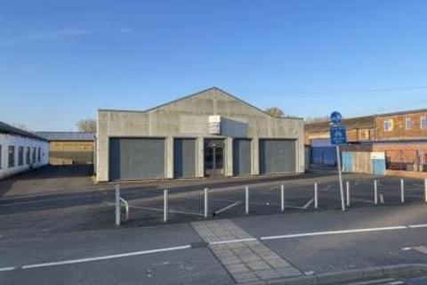 Retail property (high street) to rent, 110-112 Southampton Rd Salisbury SP1 2LE