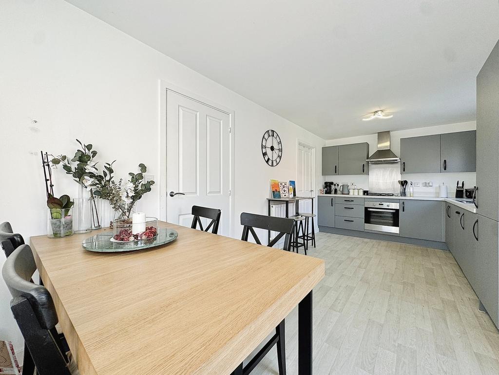 27 Oak Tree Road, Great Glen, Leicester, LE8 9 HP