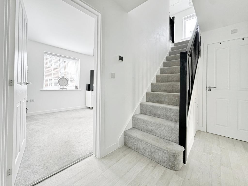 27 Oak Tree Road, Great Glen, Leicester, LE8 9 HP