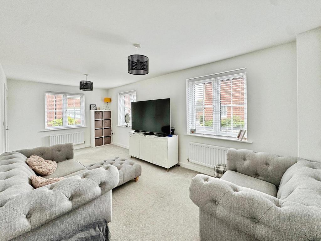 27 Oak Tree Road, Great Glen, Leicester, LE8 9 HP