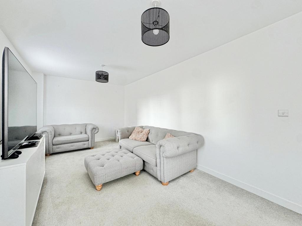 27 Oak Tree Road, Great Glen, Leicester, LE8 9 HP