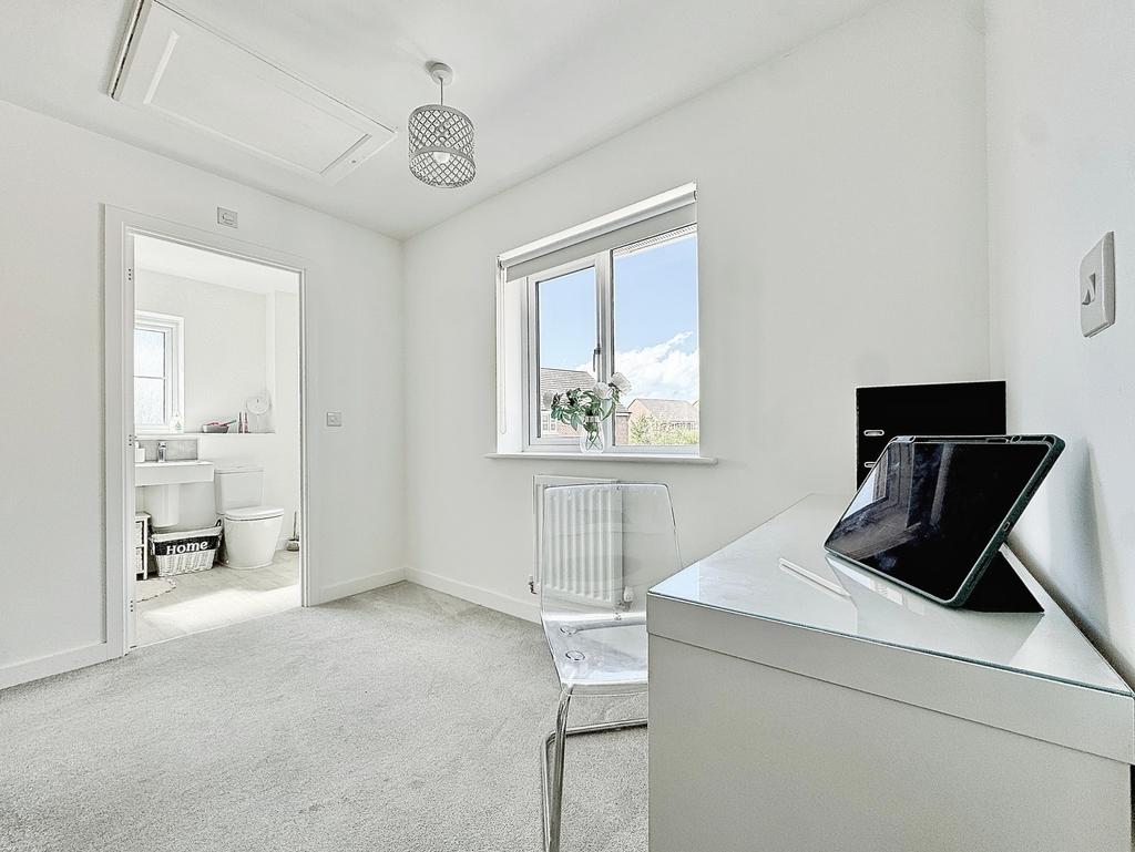 27 Oak Tree Road, Great Glen, Leicester, LE8 9 HP