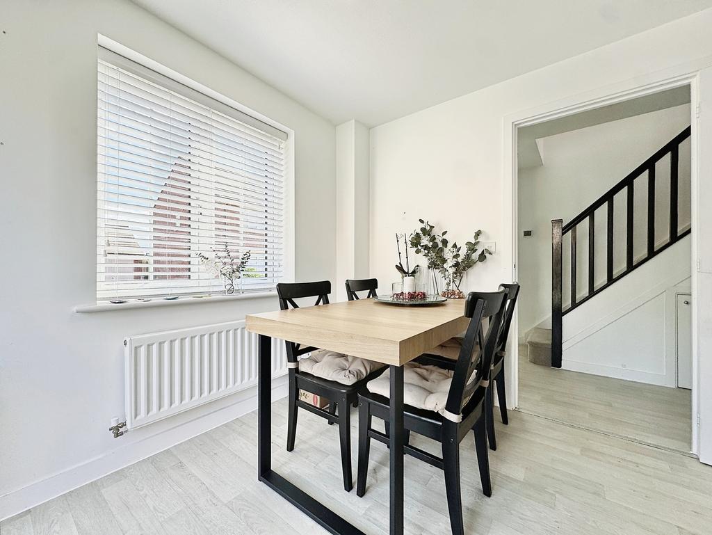 27 Oak Tree Road, Great Glen, Leicester, LE8 9 HP