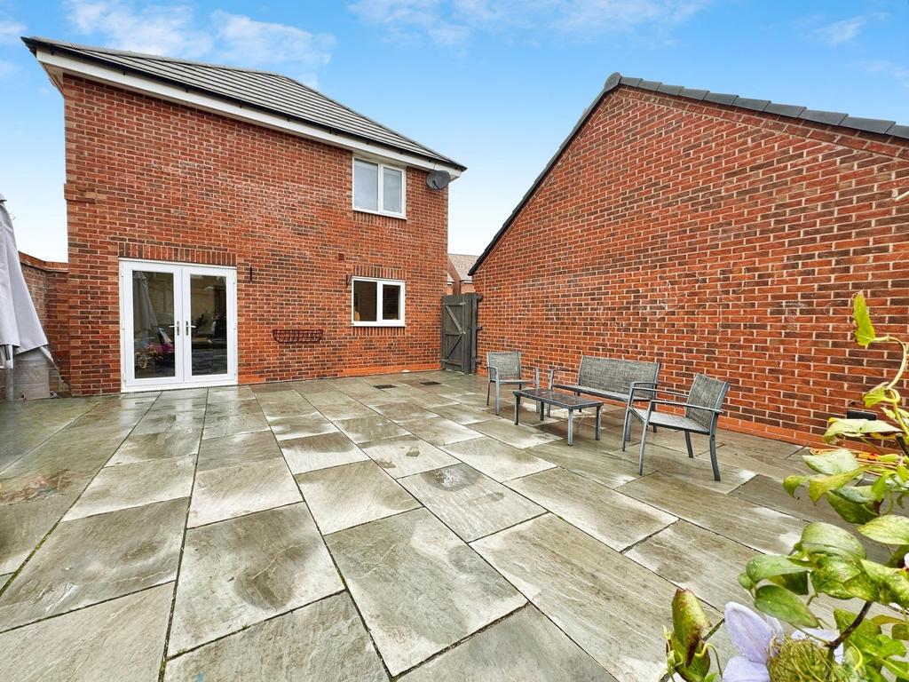 27 Oak Tree Road, Great Glen, Leicester, LE8 9 HP
