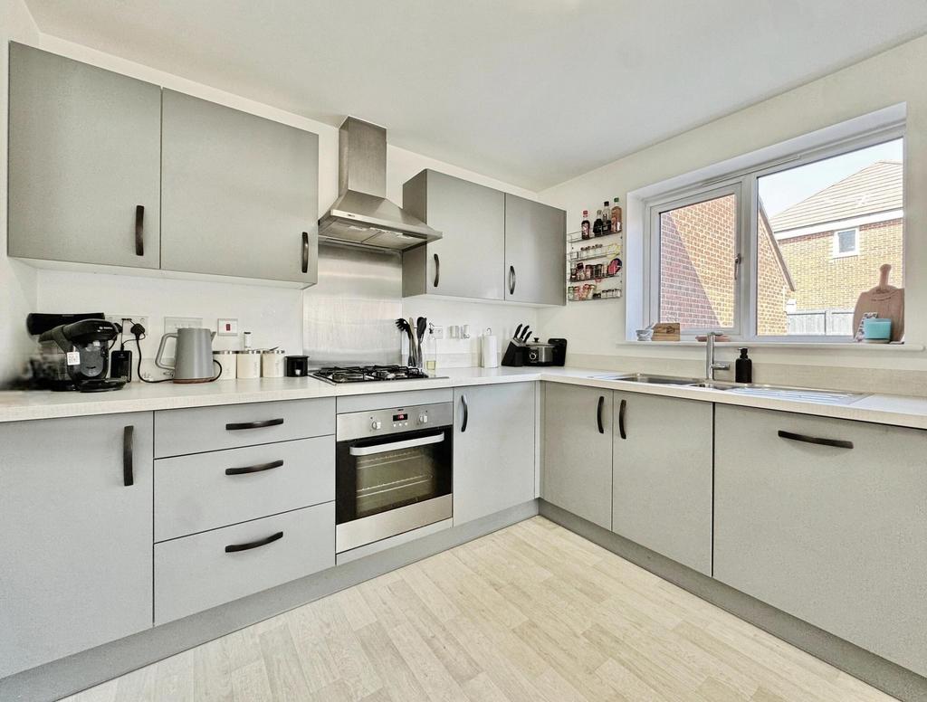 27 Oak Tree Road, Great Glen, Leicester, LE8 9 HP