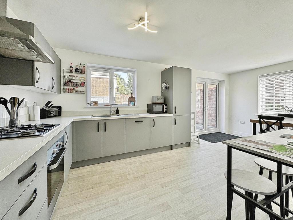 27 Oak Tree Road, Great Glen, Leicester, LE8 9 HP