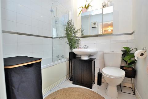 2 bedroom apartment to rent, Mehdi Road, Oldbury, Birmingham