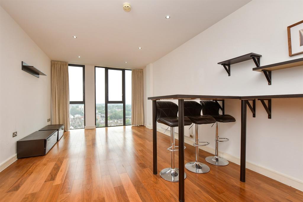Lounge / Kitchen