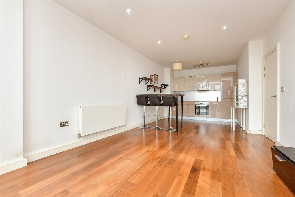 Lounge / Kitchen