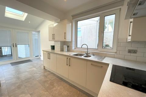 4 bedroom semi-detached house to rent, Brookvale Road, West Cross, Swansea, SA3