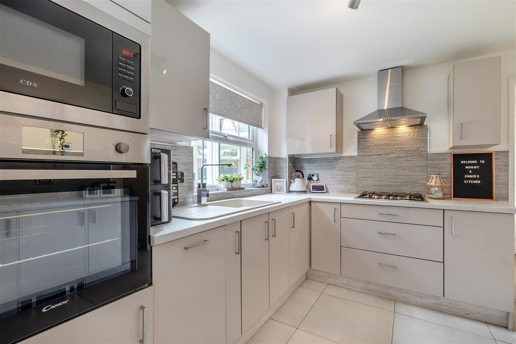 8659195-interior24.jpg