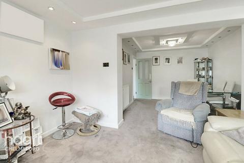 3 bedroom semi-detached house for sale, Gloucester Avenue, Chelmsford