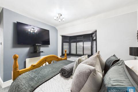 3 bedroom semi-detached house for sale, Eversley Drive, Bradford, West Yorkshire, BD4