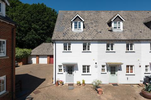 4 bedroom semi-detached house for sale, Orlestone View, Hamstreet