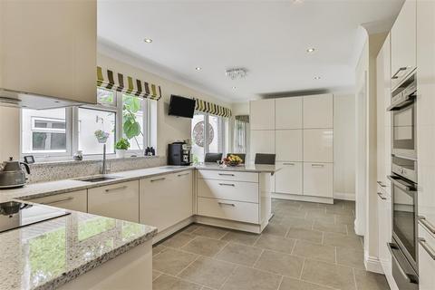 2 Dean Swift Crescent, Poole, BH14 8LE