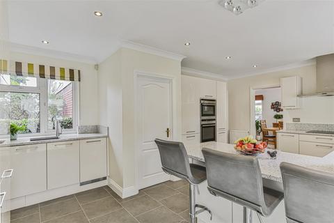 2 Dean Swift Crescent, Poole, BH14 8LE