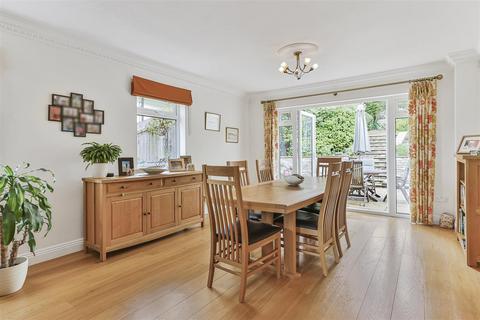 2 Dean Swift Crescent, Poole, BH14 8LE