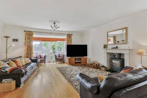 2 Dean Swift Crescent, Poole, BH14 8LE