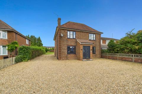 4 bedroom detached house for sale, Bicester Road, Aylesbury HP19