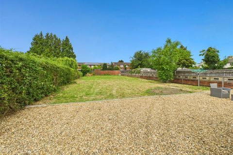 4 bedroom detached house for sale, Bicester Road, Aylesbury HP19