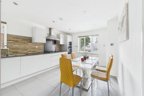 4 bedroom detached house for sale, Bicester Road, Aylesbury HP19