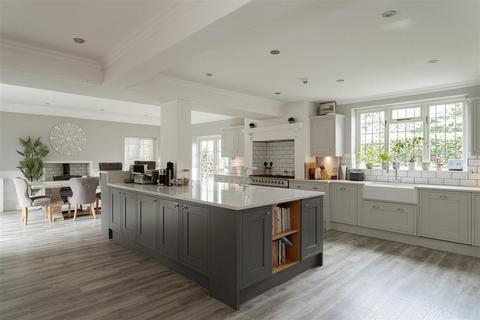 6 bedroom detached house for sale, Rockshaw Road, Merstham, Redhill