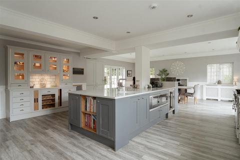 6 bedroom detached house for sale, Rockshaw Road, Merstham, Redhill