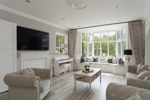 6 bedroom detached house for sale, Rockshaw Road, Merstham, RH1